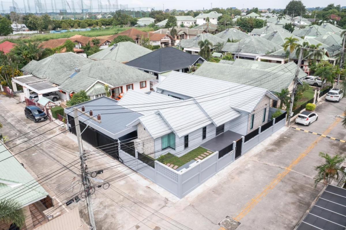 ขายบ้านพัทยา บางแสน ชลบุรี สัตหีบ : บ้านเดี่ยว 3 ห้องนอน 3 ห้องน้ำ พร้อมอยู่ พร้อมเฟอร์นิเจอร์ เครื่ิองใช้ไฟฟ้า สระว่ายน้ำ