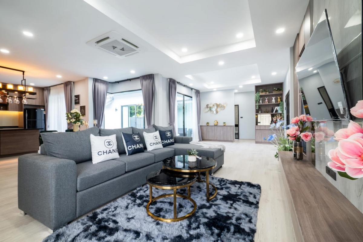 ขายบ้านพัทยา บางแสน ชลบุรี สัตหีบ : บ้านเดี่ยว 3 ห้องนอน 3 ห้องน้ำ พร้อมอยู่ พร้อมเฟอร์นิเจอร์ เครื่ิองใช้ไฟฟ้า สระว่ายน้ำ