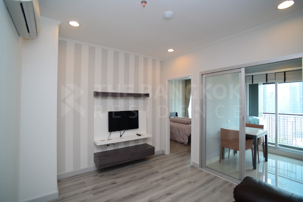For RentCondoSathorn, Narathiwat : Wow, high floor✨‼️🔥 Centric Sathorn, 1 bedroom, 40 sq m., price 19k/mo, interested contact 065-242-6835, Ms. Gift