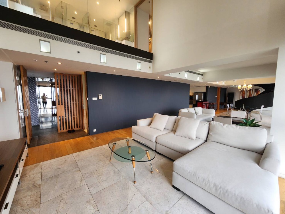 For RentCondoSathorn, Narathiwat : For rent Duplex room at The Met, 4 bedrooms, fully furnished, high floor balcony, beautiful view, near Lumphini Park, near BTS Chong Nonsi, ready to move in!!