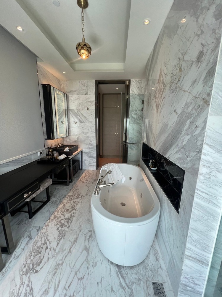 For RentCondoWongwianyai, Charoennakor : • 𝐑𝐄𝐍𝐓 • 𝐌𝐚𝐧𝐝𝐚𝐫𝐢𝐧 𝐎𝐫𝐢𝐞𝐧𝐭𝐚𝐥 • 𝟑 𝐁𝐞𝐝 𝟒 𝐁𝐚𝐭𝐡 • 𝟐𝟐𝟑 𝐒𝐪𝐦. • 𝟒𝟎𝟎,𝟎𝟎𝟎 • + 𝐅𝐮𝐥𝐥𝐲-𝐅𝐮𝐫𝐧𝐢𝐬𝐡𝐞𝐝  𝐋𝐢𝐧𝐞 𝐈𝐃 : 𝐕𝐚𝐬𝐬𝐢𝐥𝐲