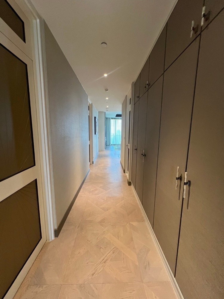 For RentCondoWongwianyai, Charoennakor : • 𝐑𝐄𝐍𝐓 • 𝐌𝐚𝐧𝐝𝐚𝐫𝐢𝐧 𝐎𝐫𝐢𝐞𝐧𝐭𝐚𝐥 • 𝟑 𝐁𝐞𝐝 𝟒 𝐁𝐚𝐭𝐡 • 𝟐𝟐𝟑 𝐒𝐪𝐦. • 𝟒𝟎𝟎,𝟎𝟎𝟎 • + 𝐅𝐮𝐥𝐥𝐲-𝐅𝐮𝐫𝐧𝐢𝐬𝐡𝐞𝐝  𝐋𝐢𝐧𝐞 𝐈𝐃 : 𝐕𝐚𝐬𝐬𝐢𝐥𝐲