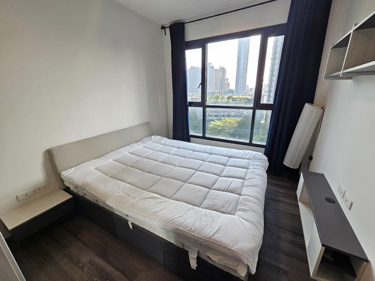 ให้เช่าคอนโดอ่อนนุช อุดมสุข : ห้องสวย วิวสระ เช่า 1 ห้องนอน 1 ห้องน้ำ The Base Park East Sukhumvit 77