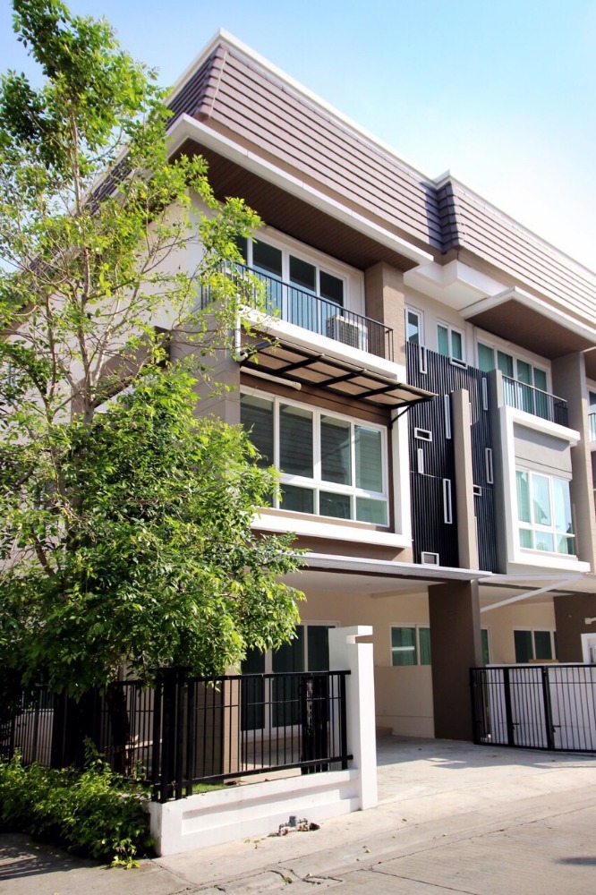 ขายทาวน์โฮมท่าพระ ตลาดพลู วุฒากาศ : ขาย-ทาวโฮม Urban Sathorn /4 ห้องนอน/4 ห้องน้ำ/39 ตร.ว บ้านใหม่ หลังมุม