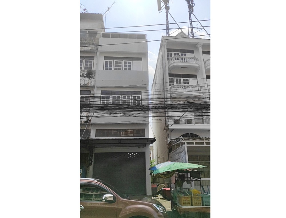 ขายอาคารพาณิชย์อ่อนนุช อุดมสุข : สอบถามโทร : 065-661-6541 เจ้าของขายเอง อาคารพาณิชย์ 3.5 ชั้น 16 ตารางวา ซอยสุขุมวิท 101 (ปุณณวิถี) แขวงบางจาก เขตพระโขนง รถไฟฟ้า BTS ปุณณวิถี อยู่หน้าปากซอย