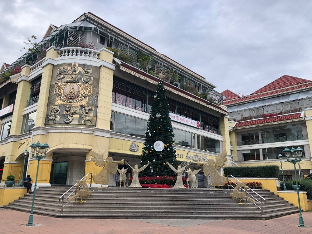 For RentRetail SpaceYaowarat, Banglamphu : For rent: Shop space in The Old Siam Plaza, 3rd floor, area 55 -74 sq m, rental fee 1,000 - 1,400 baht/sq m/month, rental fee starts at 55,000 baht/month.