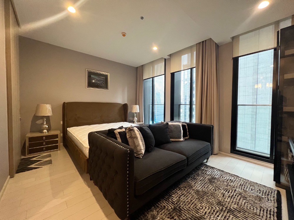 ขายคอนโดวิทยุ ชิดลม หลังสวน : Noble Ploenchit 1 ห้องนอน 45 ตรม. ชั้น 14 วิวสวย ใกล้ BTS เพลินจิต ขายเพียง 11.09 ล้านบาท!
