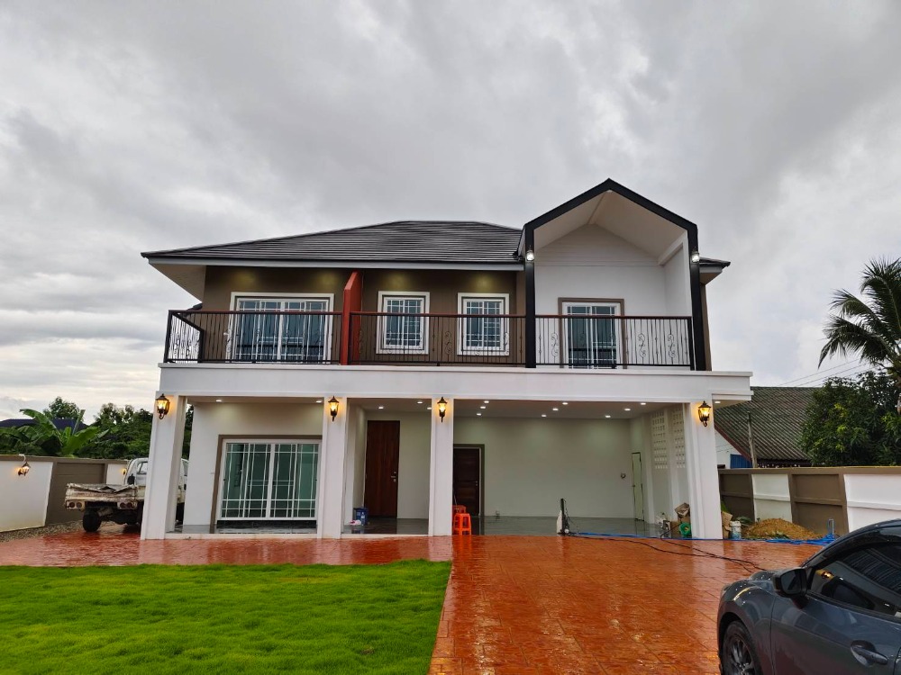 For SaleHouseChiang Mai : Luxury single-family home with 4 bedrooms, located in Saraphi District, Chiang Mai, near Thai Watsadu - Sanechan Nam. Priced at 10.5 million baht, the land size is 165 square wah.