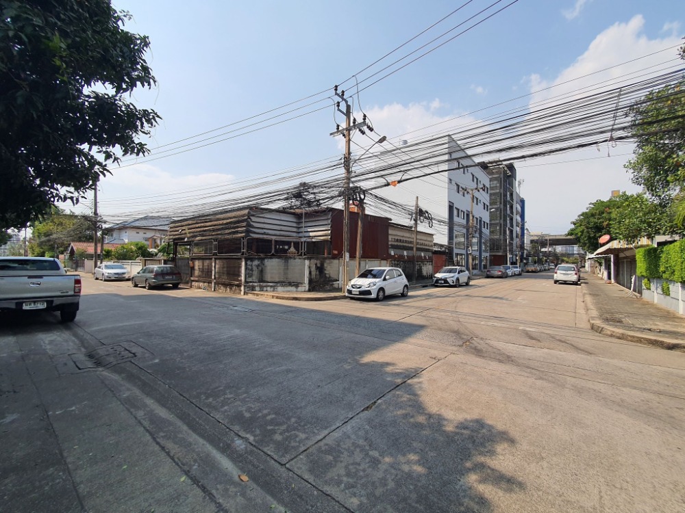 For RentHouseRama9, Petchburi, RCA : For rent: Single house, Rama 9 Soi 60