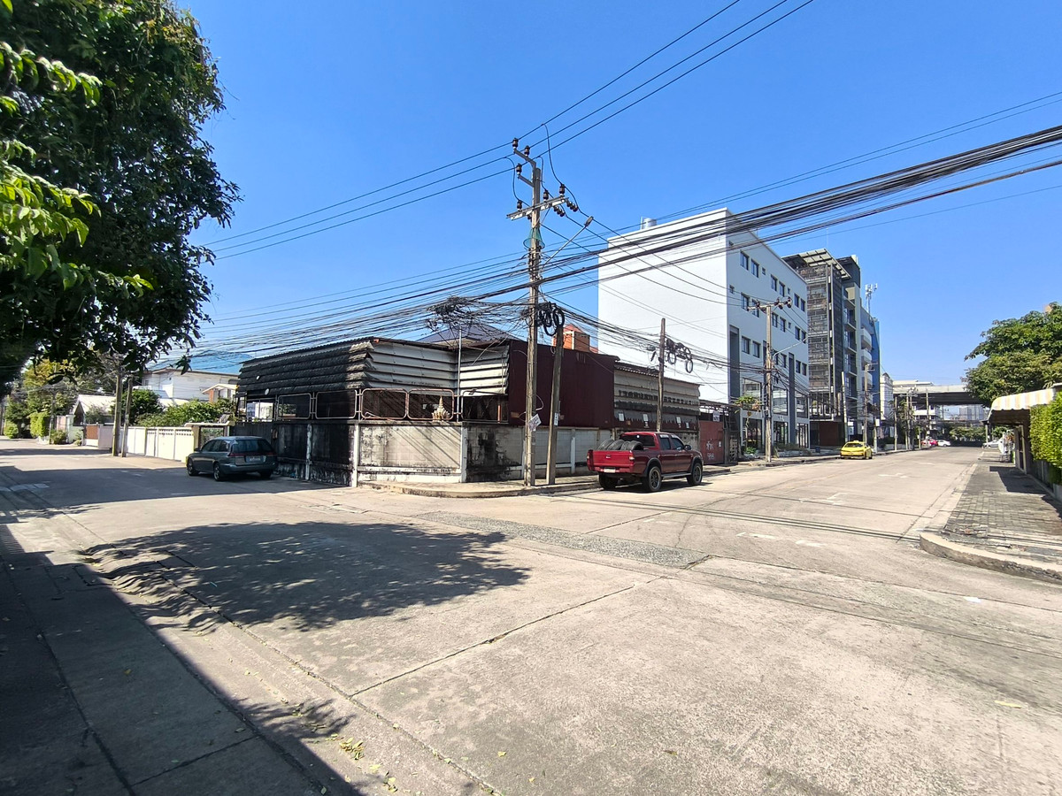 For RentHouseRama9, Petchburi, RCA : For rent: Single house, Rama 9 Soi 60