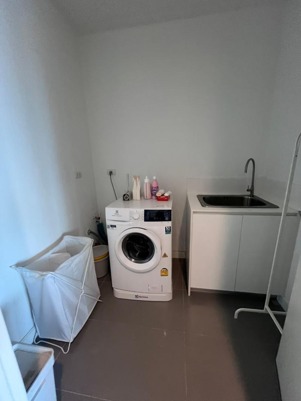 For RentCondoWitthayu, Chidlom, Langsuan, Ploenchit : 03/04/2026, For rent: 185 Rajadamri condo, 3 bedrooms, in the city center
Beautiful view, close to BTS Ratchadamri, only 180,000 THB/month! 0642748883