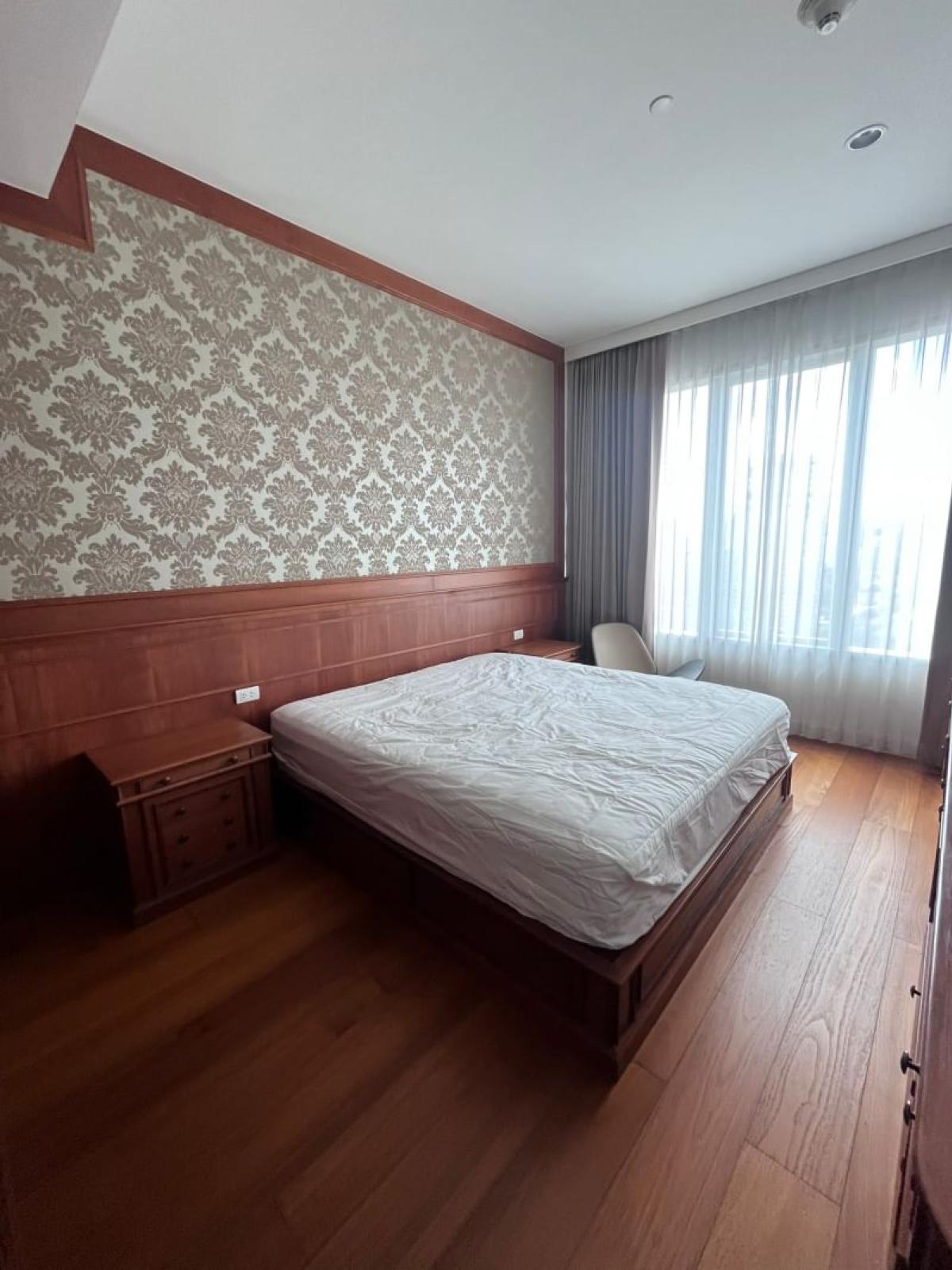 For RentCondoWitthayu, Chidlom, Langsuan, Ploenchit : 03/04/2026, For rent: 185 Rajadamri condo, 3 bedrooms, in the city center
Beautiful view, close to BTS Ratchadamri, only 180,000 THB/month! 0642748883