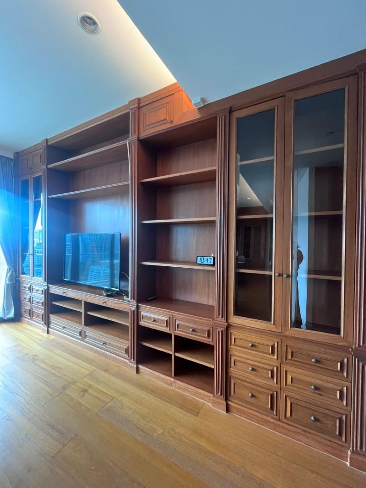 For RentCondoWitthayu, Chidlom, Langsuan, Ploenchit : 03/04/2026, For rent: 185 Rajadamri condo, 3 bedrooms, in the city center
Beautiful view, close to BTS Ratchadamri, only 180,000 THB/month! 0642748883