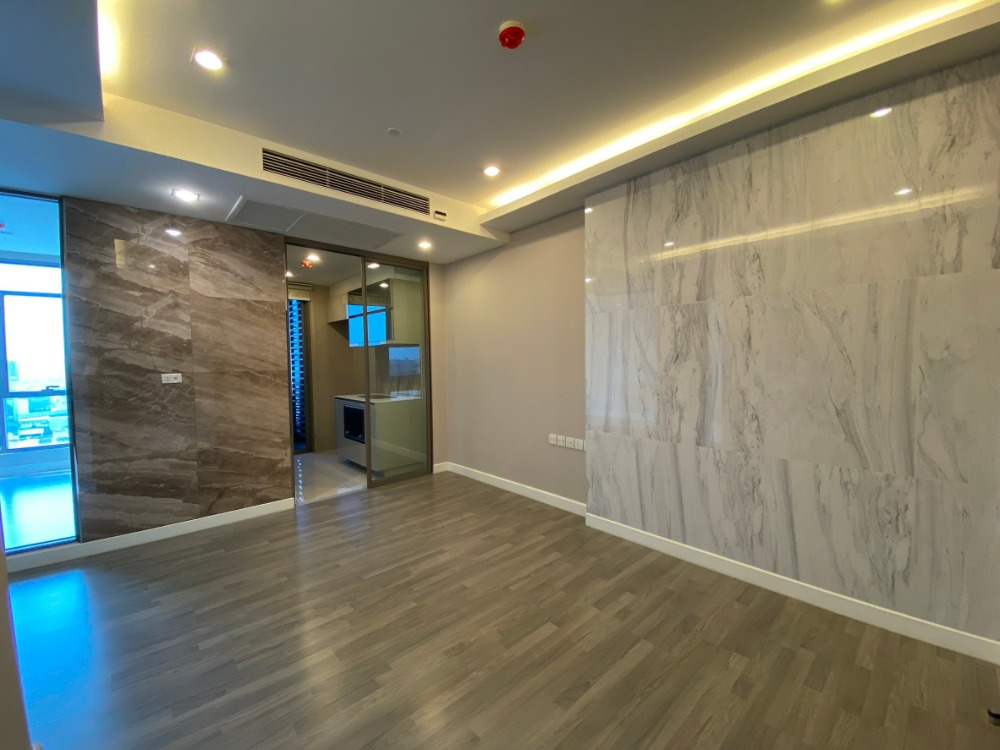 For SaleCondoSiam Paragon ,Chulalongkorn,Samyan : The Room Rama 4【𝐒𝐄𝐋𝐋】🔥Combining modern and warm styles, simple but charming, with built-ins that increase usable space in every corner🔥 Contact Line ID: @hacondo