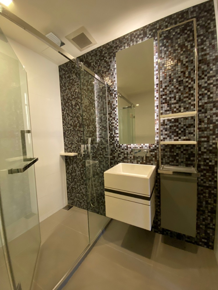 For SaleCondoSiam Paragon ,Chulalongkorn,Samyan : The Room Rama 4【𝐒𝐄𝐋𝐋】🔥Combining modern and warm styles, simple but charming, with built-ins that increase usable space in every corner🔥 Contact Line ID: @hacondo