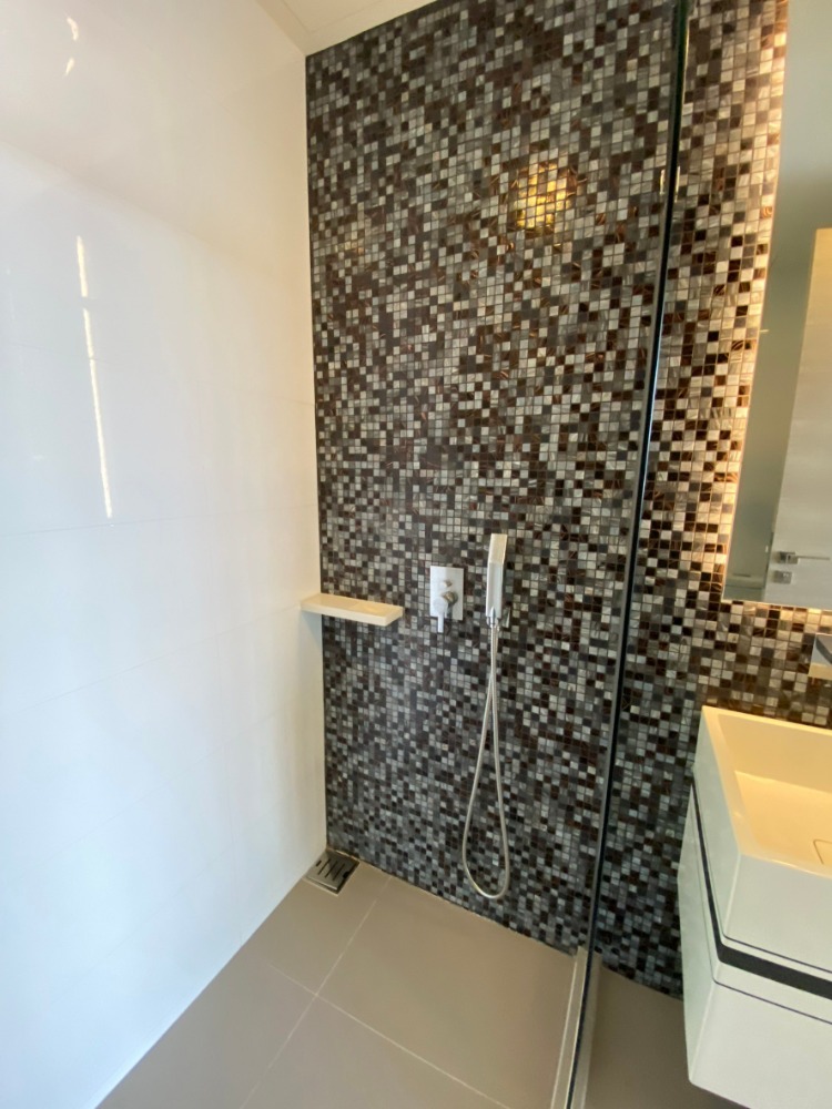 For SaleCondoSiam Paragon ,Chulalongkorn,Samyan : The Room Rama 4【𝐒𝐄𝐋𝐋】🔥Combining modern and warm styles, simple but charming, with built-ins that increase usable space in every corner🔥 Contact Line ID: @hacondo