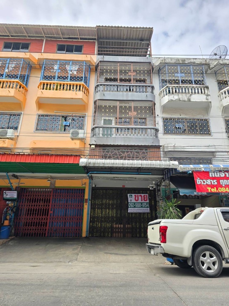 For SaleShop HouseRama 2, Bang Khun Thian : For sale: 3.5-storey shophouse, 23 sq m., Sagaegam 35/3, main road, decorated, well extended, ready to move in.