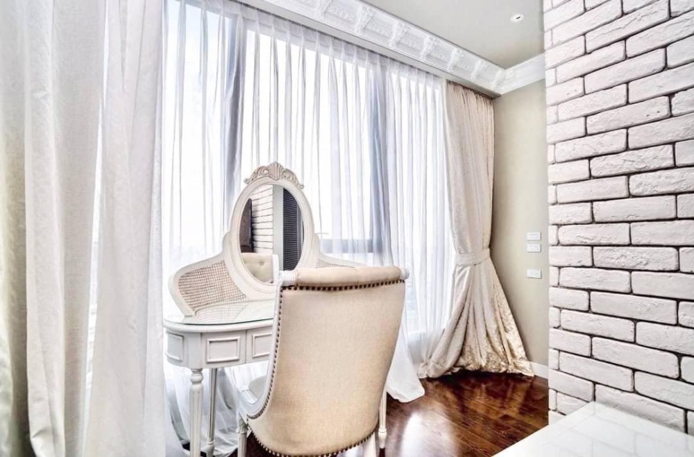 For SaleCondoSukhumvit, Asoke, Thonglor : For sale: Luxury penthouse, corner unit, decorated in French style, The Lumpini 24 project, Sukhumvit Soi 24, high floor, beautiful view, Chao Phraya River view