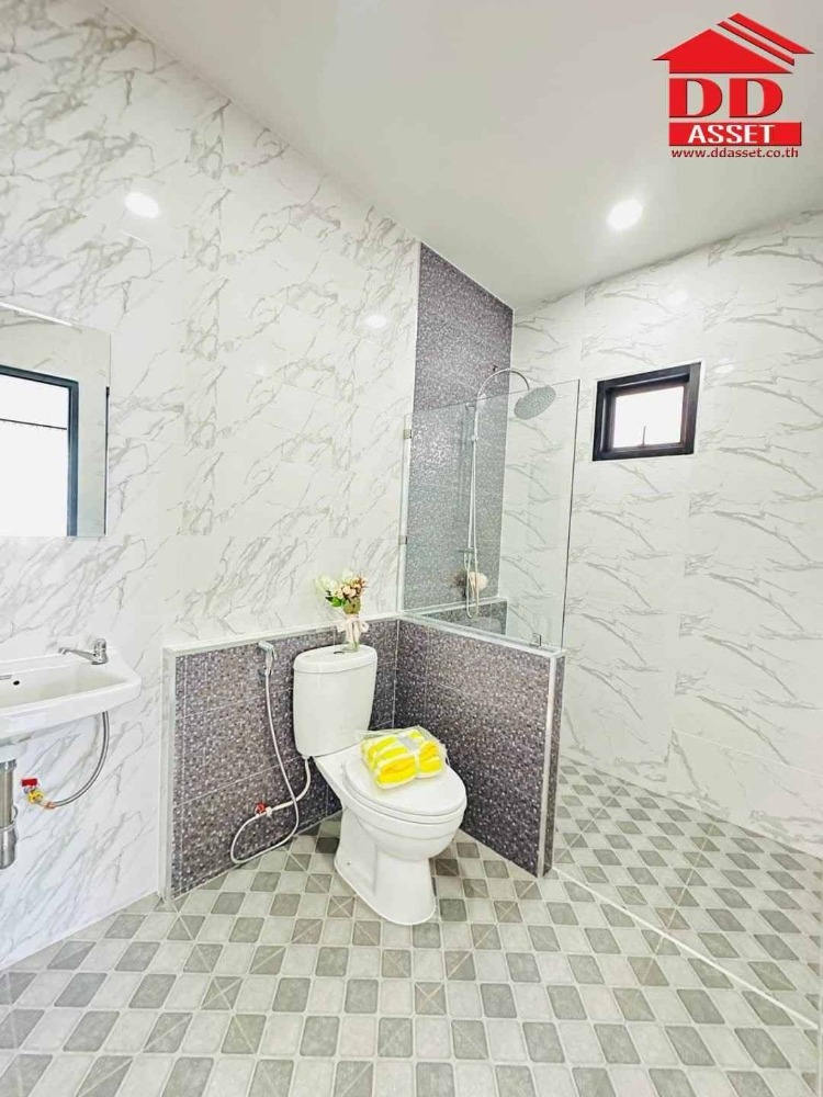 ขายบ้านพัทยา บางแสน ชลบุรี สัตหีบ : ขายบ้านเดี่ยว หมู่บ้านรัตนากรวิลเลจ 18 ชลบุรี-พัทยา (Rattanakorn Village 18) ห่างถนนสุขุมวิทเพียง 500 เมตร รหัส : H8147