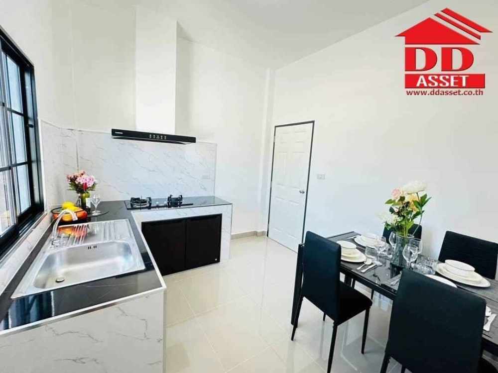 ขายบ้านพัทยา บางแสน ชลบุรี สัตหีบ : ขายบ้านเดี่ยว หมู่บ้านรัตนากรวิลเลจ 18 ชลบุรี-พัทยา (Rattanakorn Village 18) ห่างถนนสุขุมวิทเพียง 500 เมตร รหัส : H8147