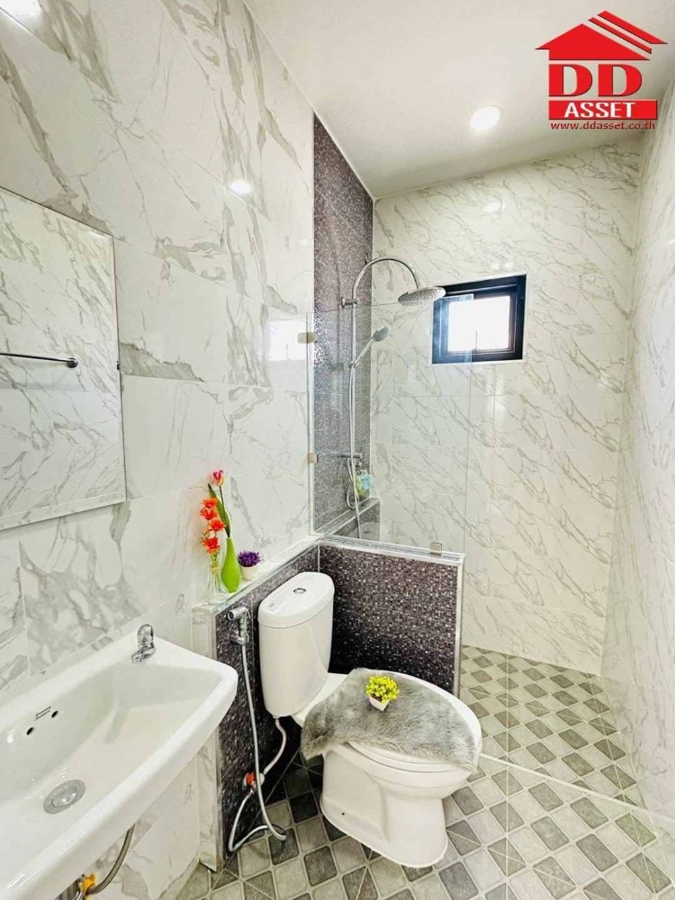 ขายบ้านพัทยา บางแสน ชลบุรี สัตหีบ : ขายบ้านเดี่ยว หมู่บ้านรัตนากรวิลเลจ 18 ชลบุรี-พัทยา (Rattanakorn Village 18) ห่างถนนสุขุมวิทเพียง 500 เมตร รหัส : H8147