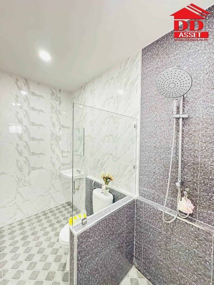 ขายบ้านพัทยา บางแสน ชลบุรี สัตหีบ : ขายบ้านเดี่ยว หมู่บ้านรัตนากรวิลเลจ 18 ชลบุรี-พัทยา (Rattanakorn Village 18) ห่างถนนสุขุมวิทเพียง 500 เมตร รหัส : H8147