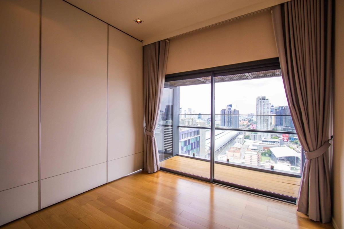 For SaleCondoRama9, Petchburi, RCA : 03/04/2026, Luxury premium 3-bedroom, 3-bathroom near BTS Phetchaburi
For sale at 25.9 million or rent at 100,000 baht/month at Circle Living Prototype! 0642748883