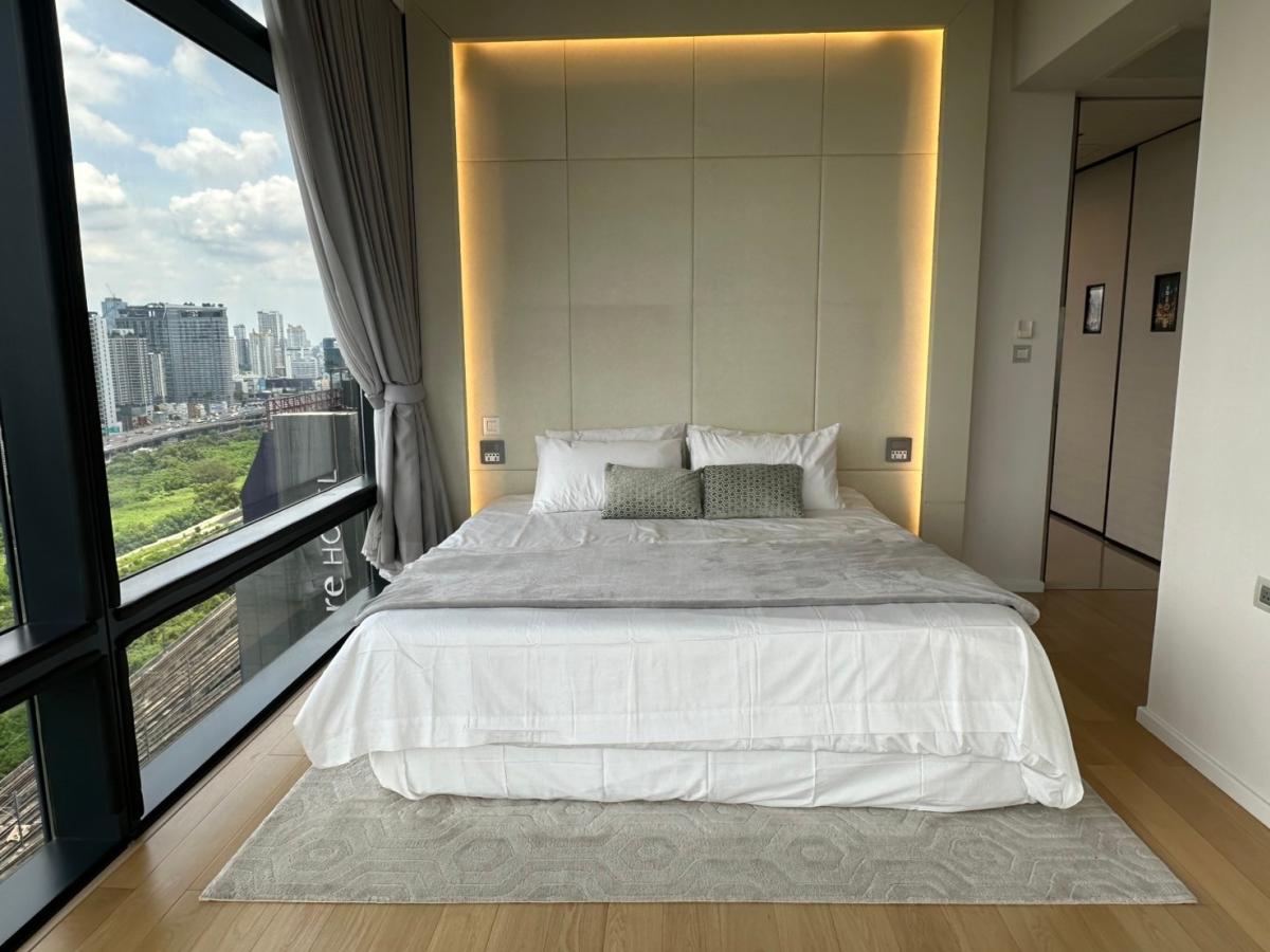 For SaleCondoRama9, Petchburi, RCA : 03/04/2026, Luxury premium 3-bedroom, 3-bathroom near BTS Phetchaburi
For sale at 25.9 million or rent at 100,000 baht/month at Circle Living Prototype! 0642748883