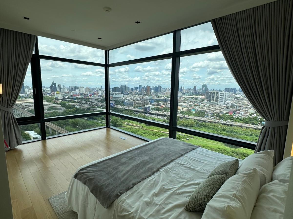 For SaleCondoRama9, Petchburi, RCA : 03/04/2026, Luxury premium 3-bedroom, 3-bathroom near BTS Phetchaburi
For sale at 25.9 million or rent at 100,000 baht/month at Circle Living Prototype! 0642748883