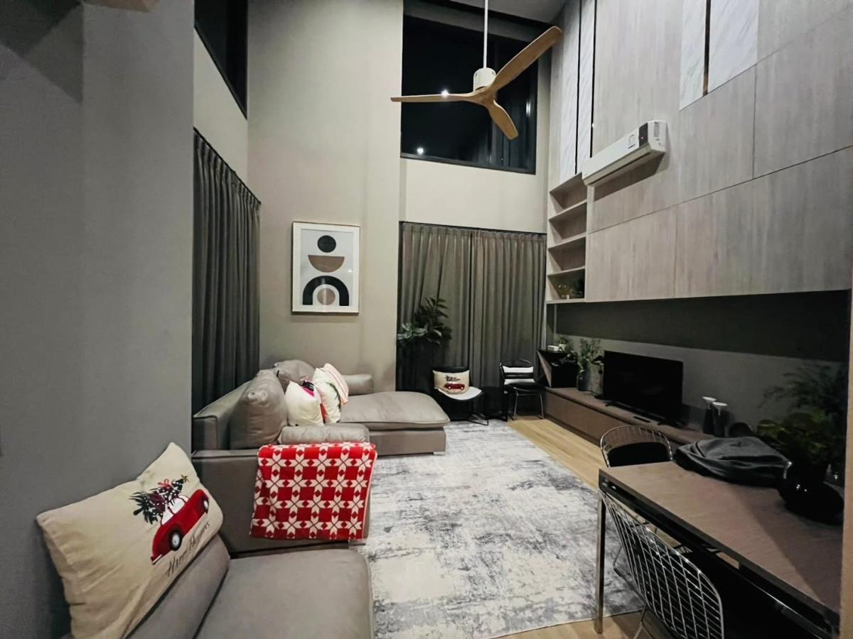 For SaleCondoSapankwai,Jatujak : 03/04/2026, 🏙️Condo in the heart of Chatuchak, 2 bedrooms, 2 bathrooms, ready to move in!
Near BTS/MRT Mo Chit - Chatuchak, starting at 16.65 million baht. 0642748883