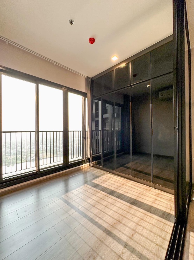 For SaleCondoRattanathibet, Sanambinna : 🌟The room is next to the Chao Phraya River. The atmosphere is very good.