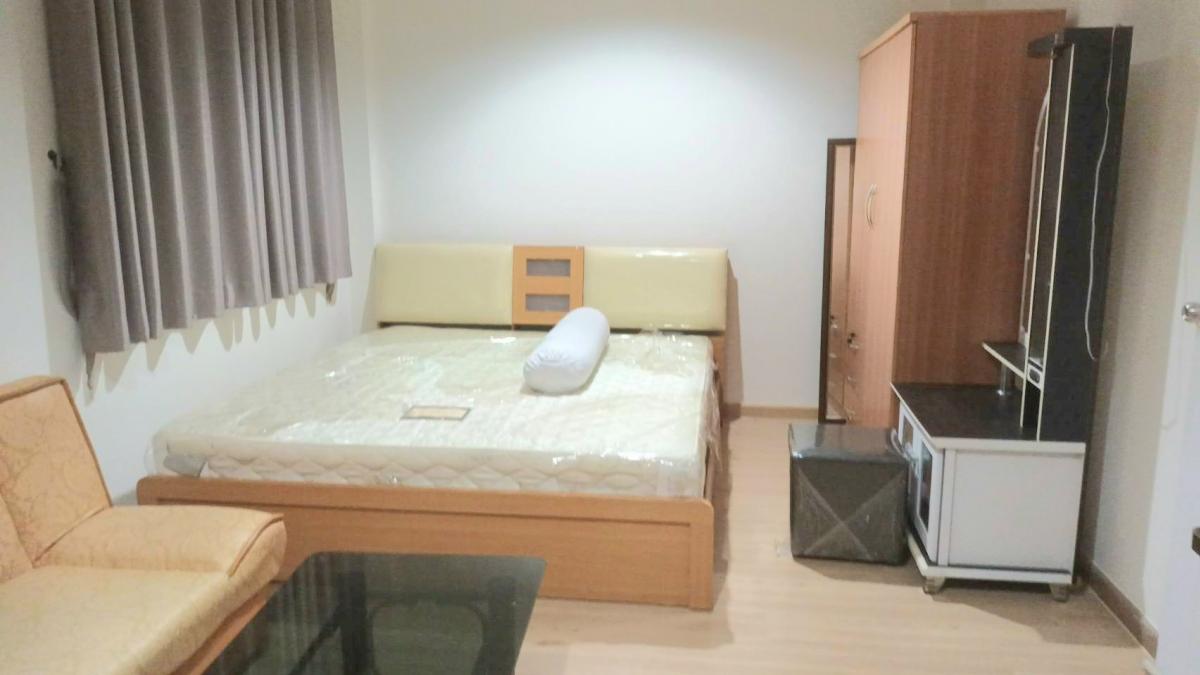 ให้เช่าทาวน์โฮมพระราม 2 บางขุนเทียน : 🔥ให้เช่า ทาวน์โฮม 3ชั้น หมู่บ้าน: ลุมพินีทาวน์พาร์ค ท่าข้าม พระราม2 ซ.อนามัยงามเจริญ❤️ พื้นที่ 142ตรม ขนาด 5 ห้องนอน 3 ห้องน้ำ เครื่องใช้ไฟฟ้าครบ เฟอร์นิเจอร์ครบพร้อมอยู่ -พื้นที่จอดรถ 2คัน, มีหลังคาโรงรถ 🔥ค่าเช่า 25,000-/เดือน สัญญา 1ปี ล่วงหน้า 1เดือน ป