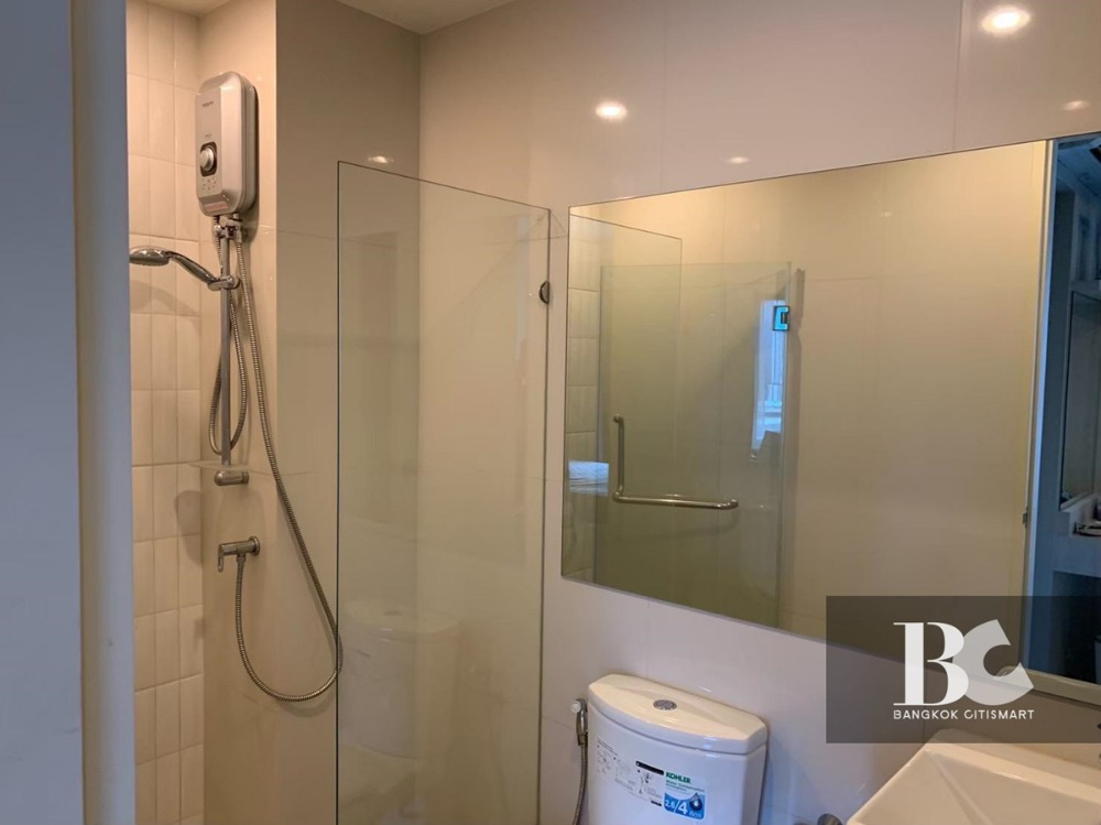 For SaleCondoRama9, Petchburi, RCA : Condo at Asoke for Sale, close to SWU, 1 bed, Life Asoke