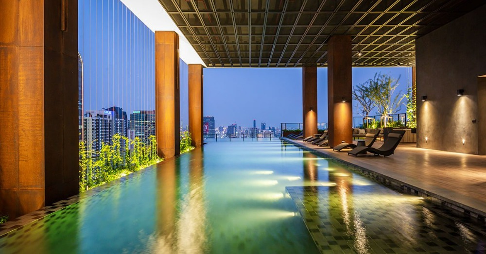 For SaleCondoSukhumvit, Asoke, Thonglor : For Sale! Loft style condo at Asoke “The Lofts อโศก” 1 bed close to MRT Phetchaburi station and SWU