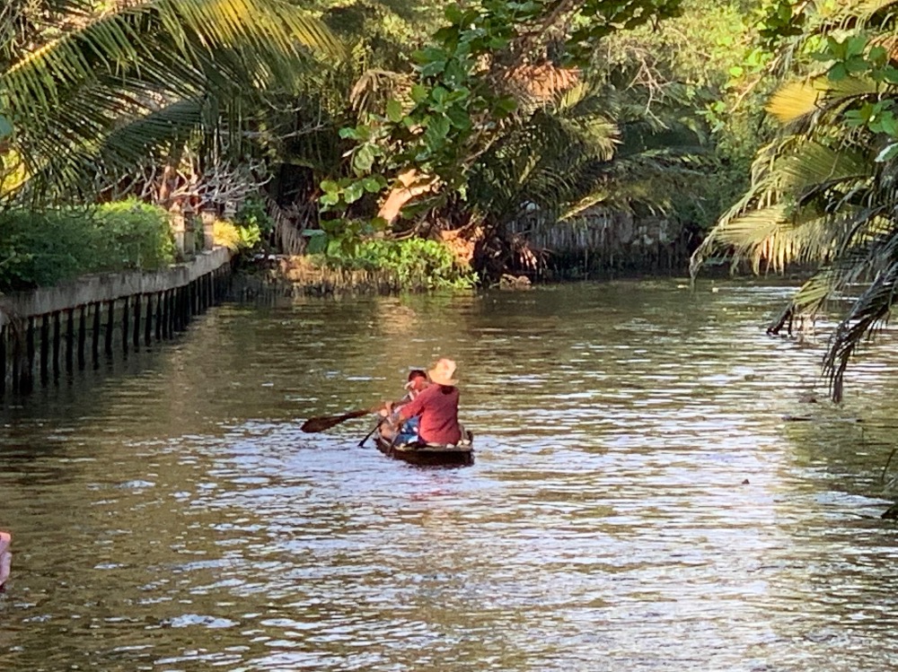 ขายที่ดินสมุทรสงคราม : 🔥ขายด่วน🔥ที่ดินริมคลองอัมพวา (ติดคลองหน้ากว้างเกือบ 100 ม.) เป็นแปลงที่มีศักยภาพสูงทั้งเพื่ออยู่อาศัยและลงทุน