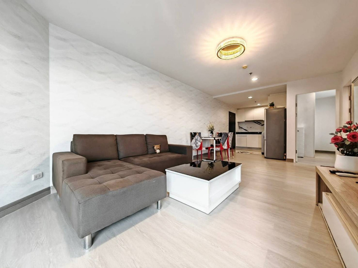 For RentCondoRama9, Petchburi, RCA : Near MRT Rama 9, approximately 500 m., near Rama 9 intersection.