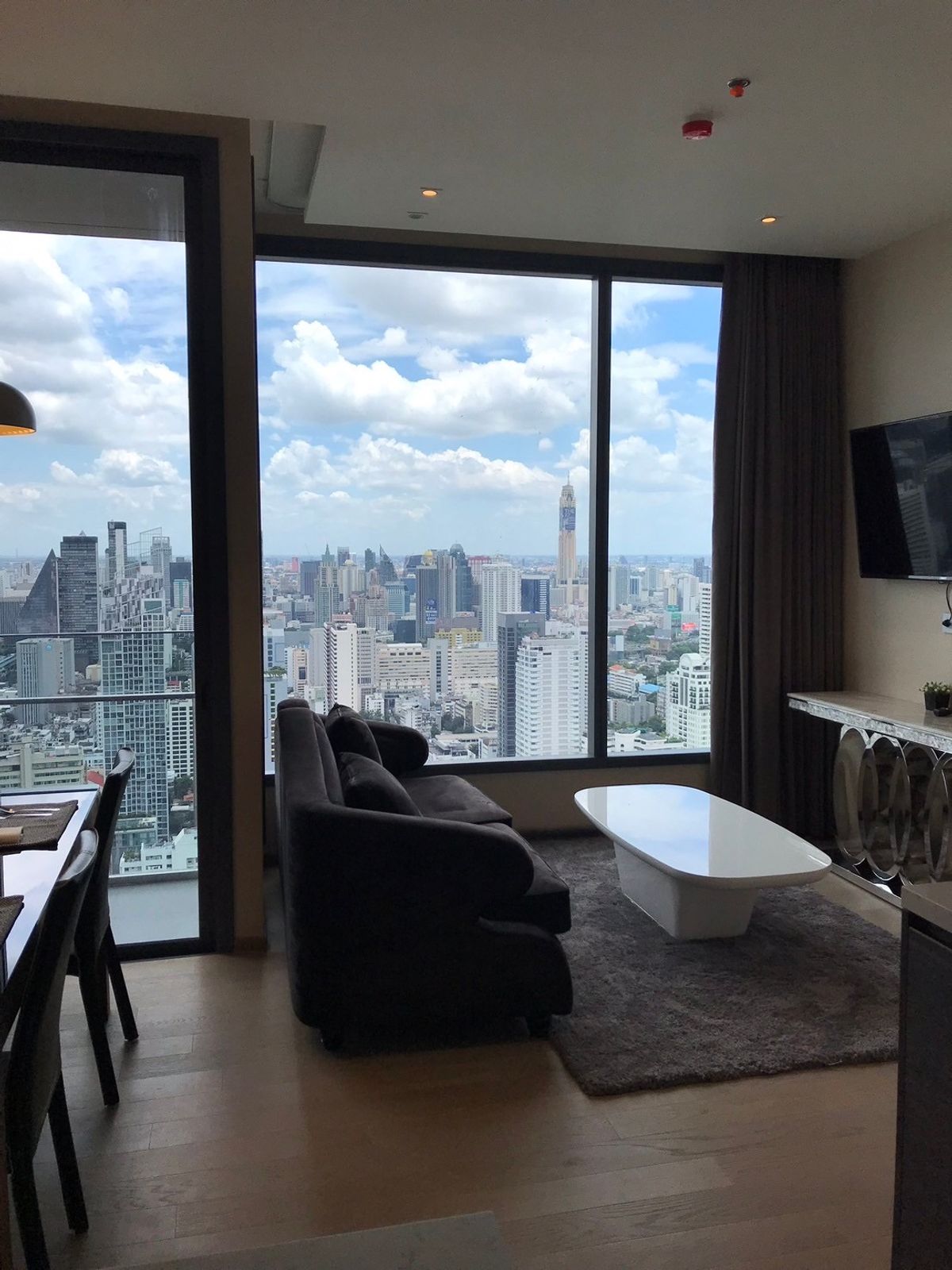 ให้เช่าคอนโดสุขุมวิท อโศก ทองหล่อ : The Esse Asoke / คอนโดหรู วิววัฒนา เงียบสงบ ทำเลดีใจกลางอโศก / 2 ห้องนอน 75 ตร.ม. โทร 0937890899