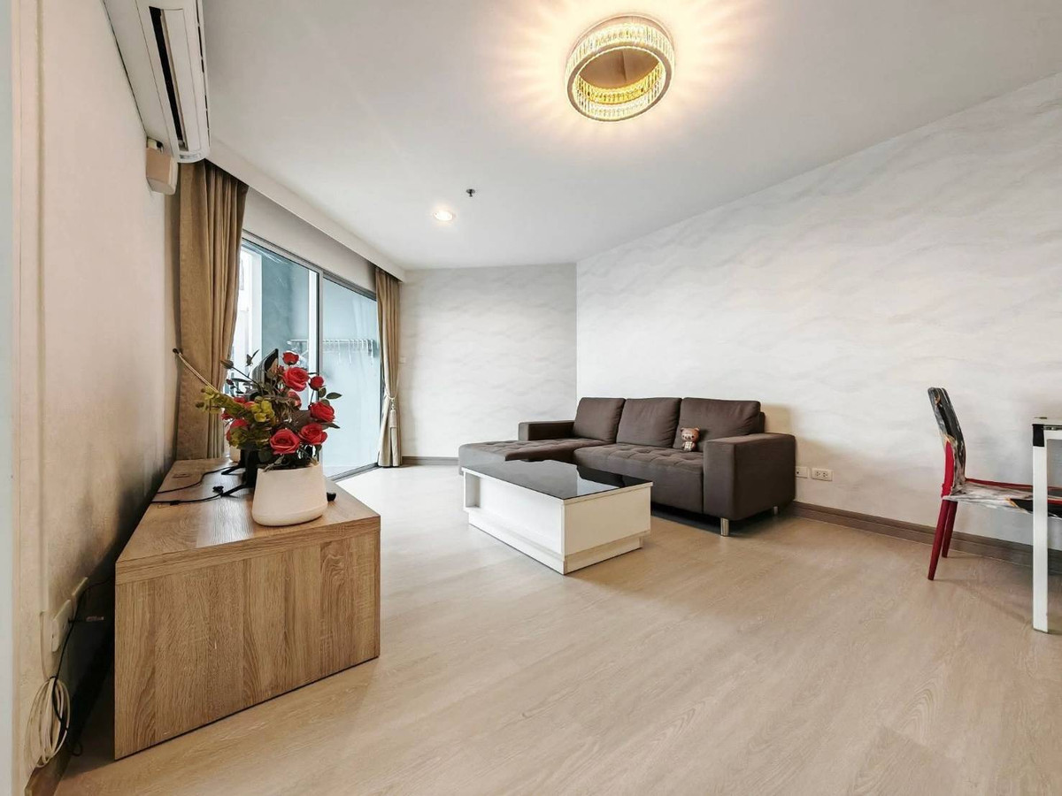 For RentCondoRama9, Petchburi, RCA : Near MRT Rama 9, approximately 500 m., near Rama 9 intersection.