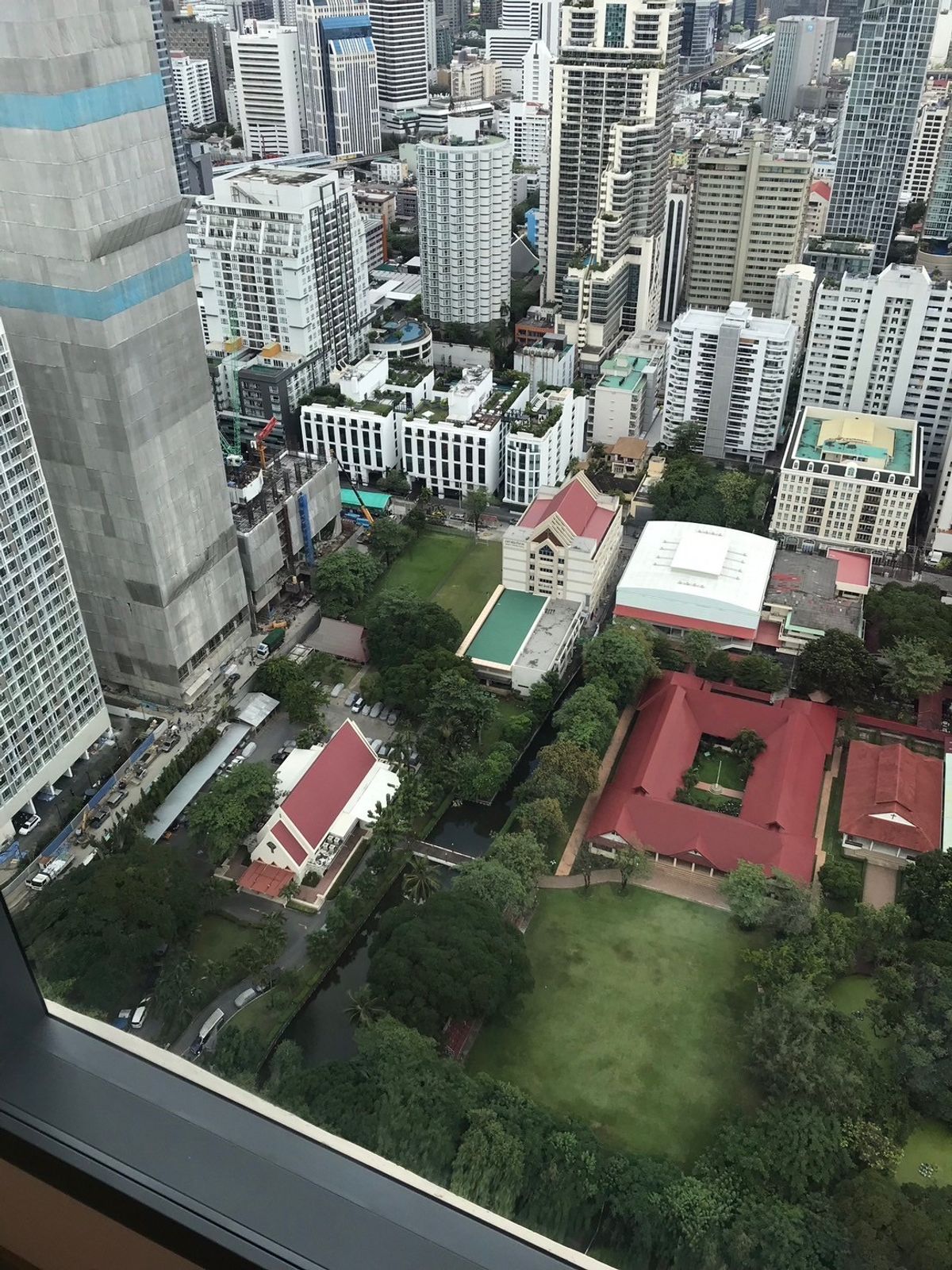 ให้เช่าคอนโดสุขุมวิท อโศก ทองหล่อ : The Esse Asoke / คอนโดหรู วิววัฒนา เงียบสงบ ทำเลดีใจกลางอโศก / 2 ห้องนอน 75 ตร.ม. โทร 0937890899