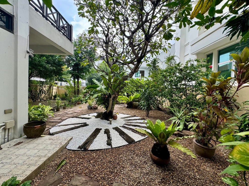 ให้เช่าบ้านสาทร นราธิวาส : ให้เช่าบ้านเดี่ยวมีสวนย่านสาทร ซอยเย็นอากาศ ใกล้ One Bangkok, MRT ลุมพินีและ BTS สีลม