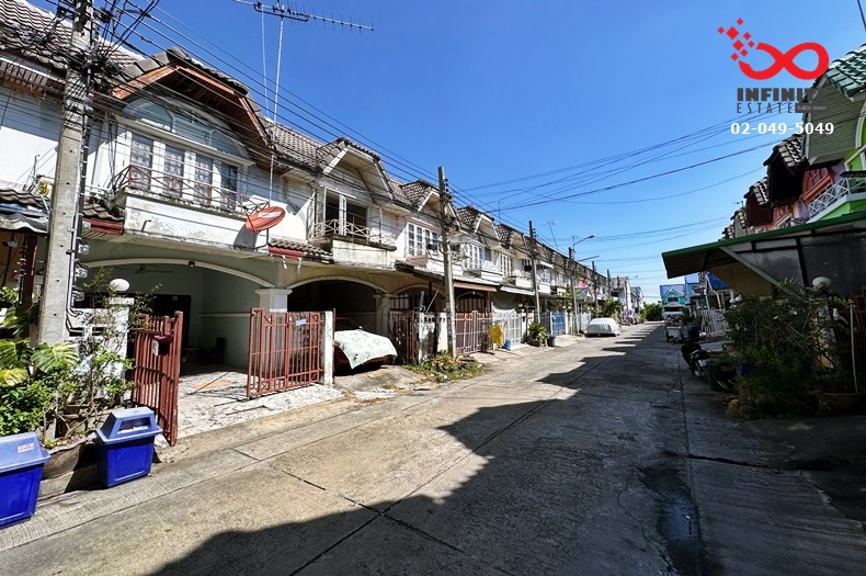 ขายทาวน์โฮมนนทบุรี บางใหญ่ บางบัวทอง : ขายทาวน์เฮ้าส์ 2 ชั้น หมู่บ้านมนวดี ถนนวัดลาดปลาดุก ใกล้ MRT สายสีม่วง สถานีบางไผ่