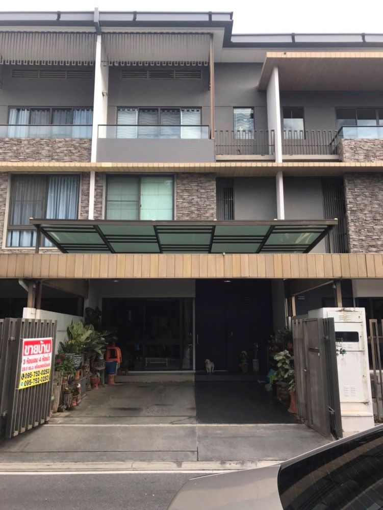 For SaleTownhomeKaset Nawamin,Ladplakao : House for sale, The Landmark Ekkamai Ramintra project, near Ekkamai-Ram Intra expressway