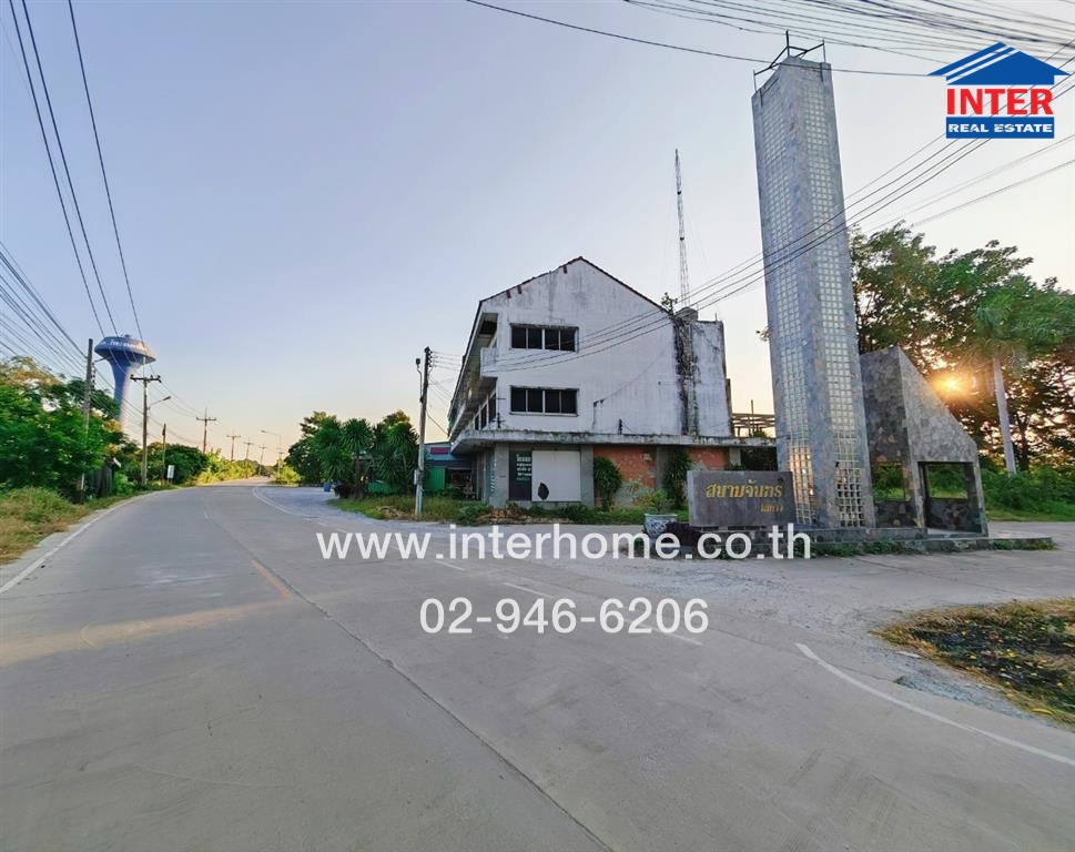 ขายทาวน์โฮมนครปฐม : ทาวน์เฮ้าส์ 2 ชั้น 91.2 ตร.ว. หมู่บ้านสนามจันทร์เลควิว ถนนทางหวงพิเศษหมายเลข81 ถนนเลียบคลองชลประทาน เมืองนครปฐม นครปฐม