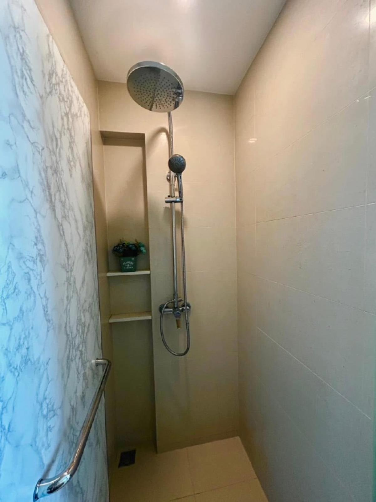 ให้เช่าคอนโดพัทยา บางแสน ชลบุรี สัตหีบ : FoR Rent ‼️ Seaview ปล่อยเช่าคอนโดริเวียร่า จอมเทียน ชั้น 32ใก้ลหาดจอมเทียน เดือนละ 25,000 รวมค่าส่วนกลาง (ราคานี้สัญญารายปีเท่านั้น)😃😃