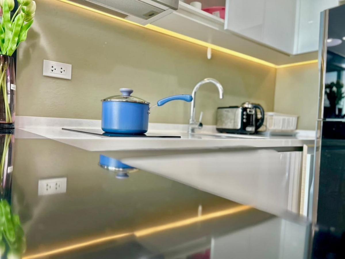 ให้เช่าคอนโดพัทยา บางแสน ชลบุรี สัตหีบ : FoR Rent ‼️ Seaview ปล่อยเช่าคอนโดริเวียร่า จอมเทียน ชั้น 32ใก้ลหาดจอมเทียน เดือนละ 25,000 รวมค่าส่วนกลาง (ราคานี้สัญญารายปีเท่านั้น)😃😃