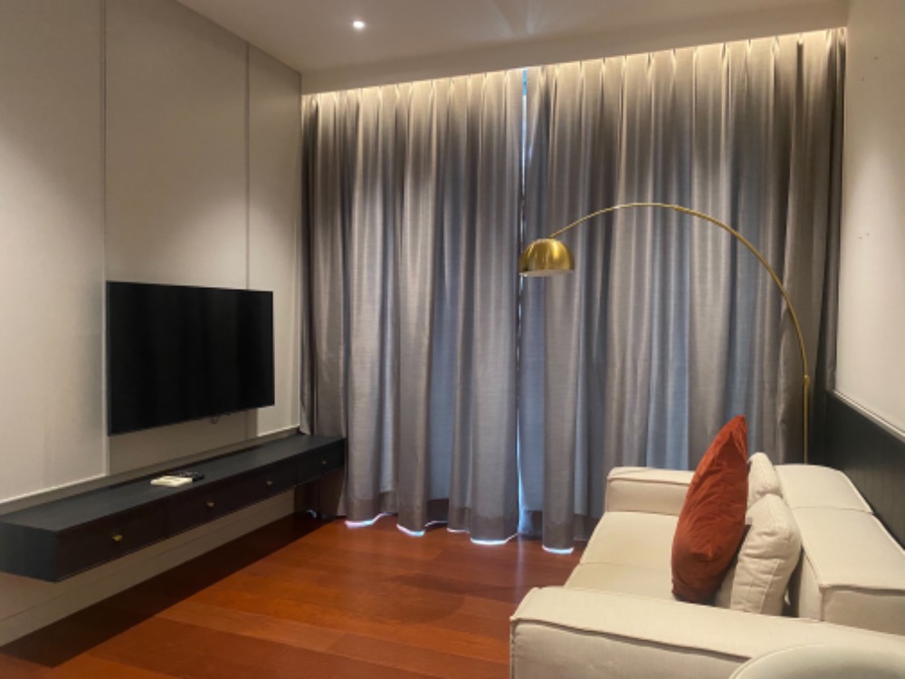 For RentCondoSukhumvit, Asoke, Thonglor : ✨ Super Luxury Price! ✨🏙️ Super Luxury | Khun by Yoo 1 bedroom | 1 bathroom | Size 50 sq.m. 💸 Rent only 65,000 baht/month (Negotiable!) 📞 Call: 086-746-8882 (K. Cooper)