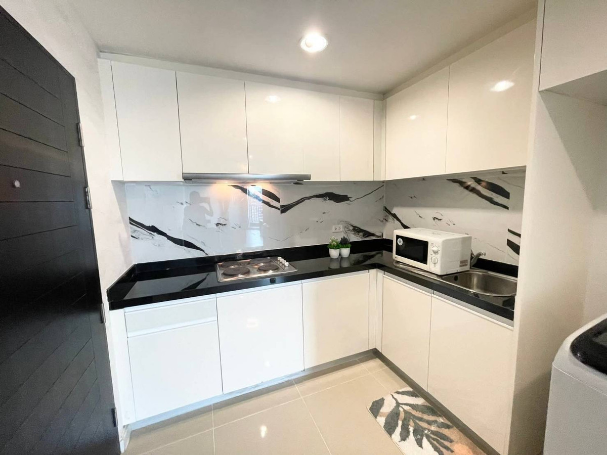 For RentCondoRama9, Petchburi, RCA : Near MRT Rama 9, approximately 500 m., near Rama 9 intersection.