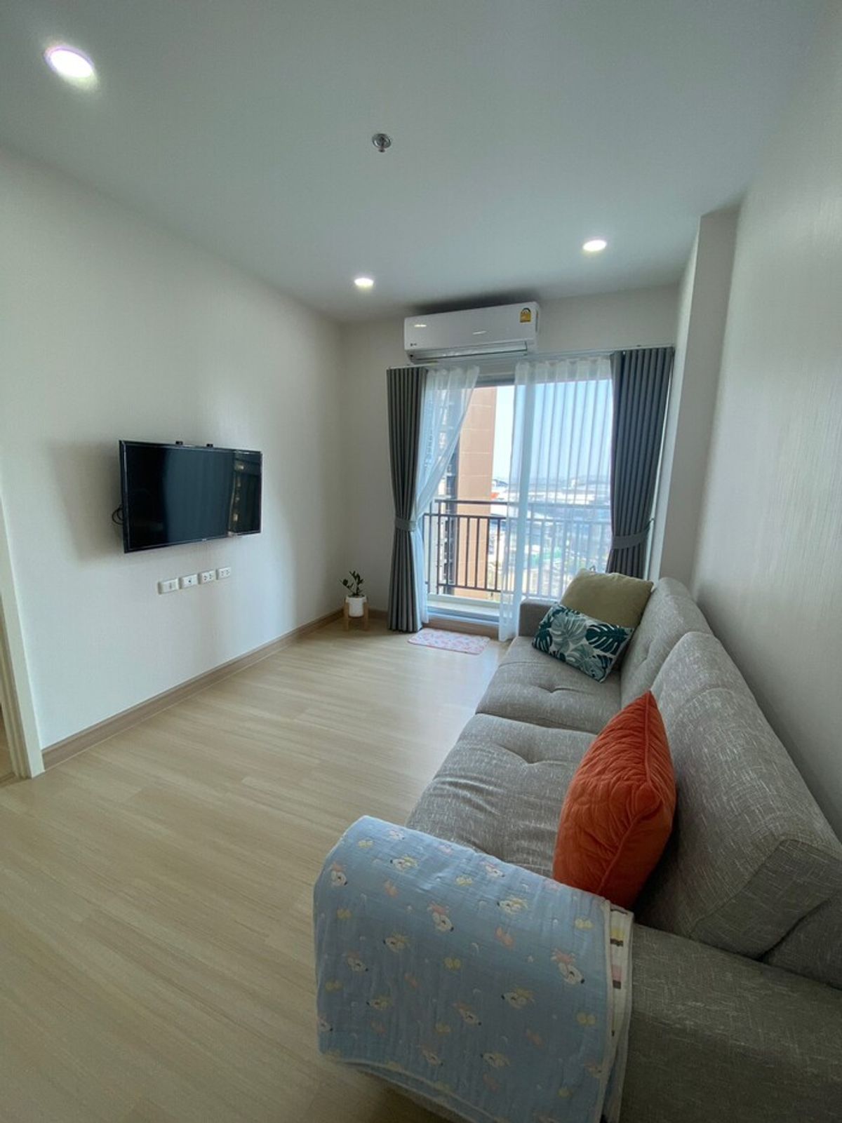 For RentCondoBang kae, Phetkasem : 🌃 Rent 📢❗ 1 bedroom, size 42 sq.w., Supalai Vernda, Phasi Charoen Station | 𝗦𝗨𝗣𝗔𝗟𝗔𝗜 𝗩𝗘𝗥𝗔𝗡𝗗𝗔 𝗩𝗘𝗥𝗔𝗡𝗗𝗔 𝗦𝗧𝗔𝗧𝗜𝗢𝗡 𝗦𝗧𝗔𝗧𝗜𝗢𝗡 Near MRT Phasi Charoen, price 14,000 baht 094-553-9330 Age Agency 📞