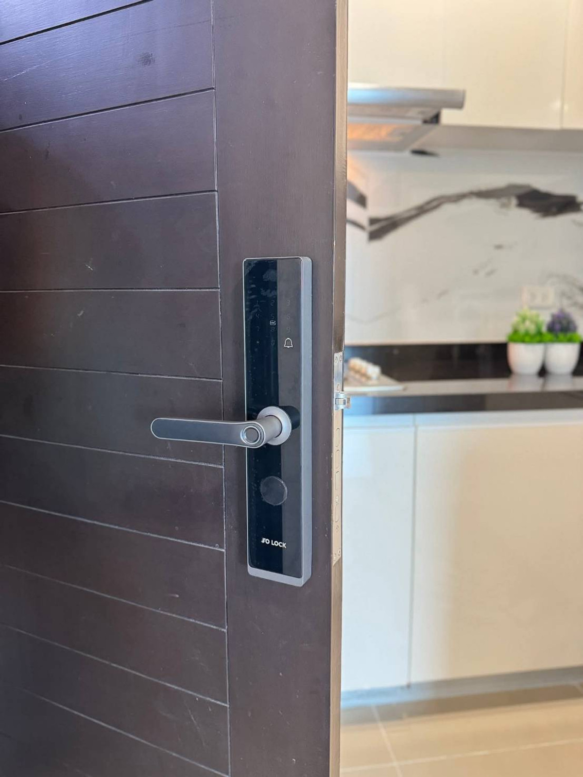 For RentCondoRama9, Petchburi, RCA : Near MRT Rama 9, approximately 500 m., near Rama 9 intersection.