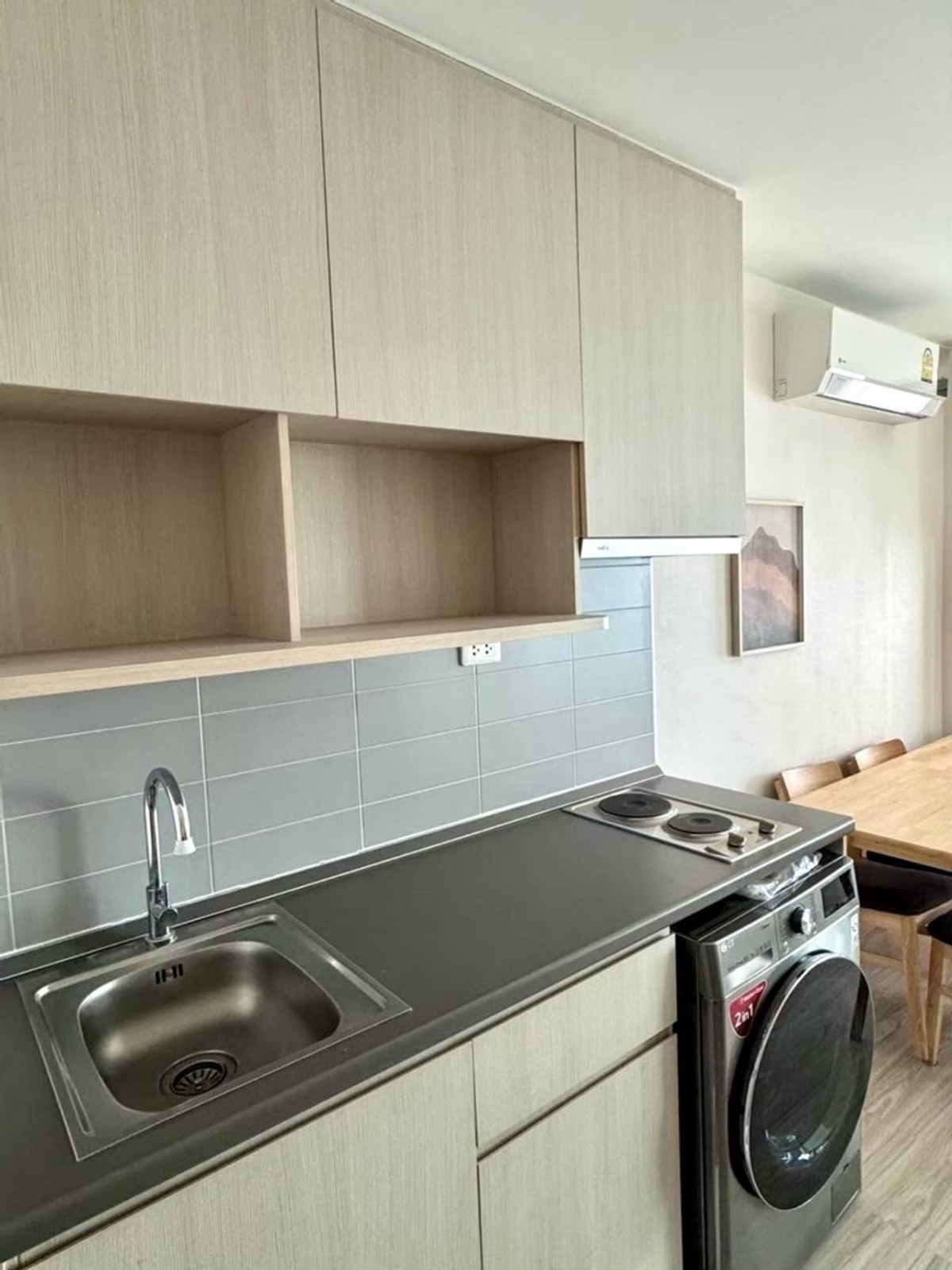 For RentCondoBang Sue, Wong Sawang, Tao Pun : Near MRT Bang Son Station, only 350 meters.